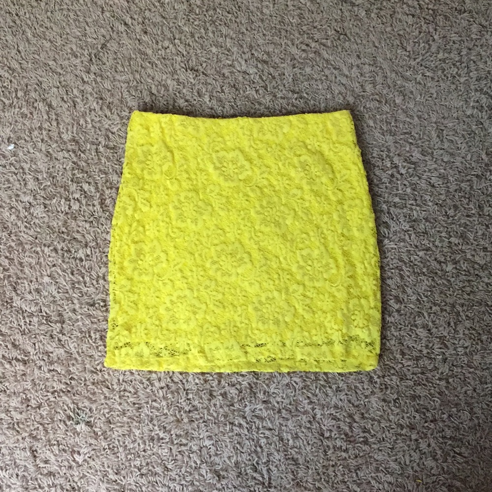 Yellow Lace Tight Skirt